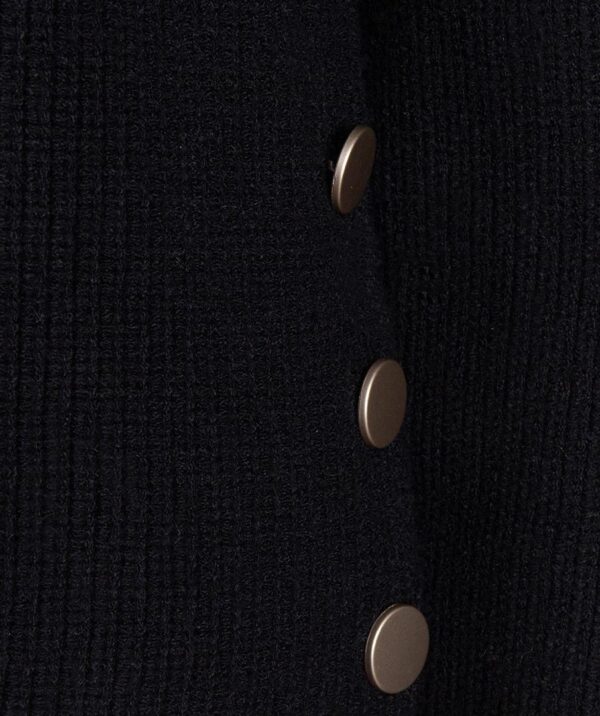 Sweater raglan snap button